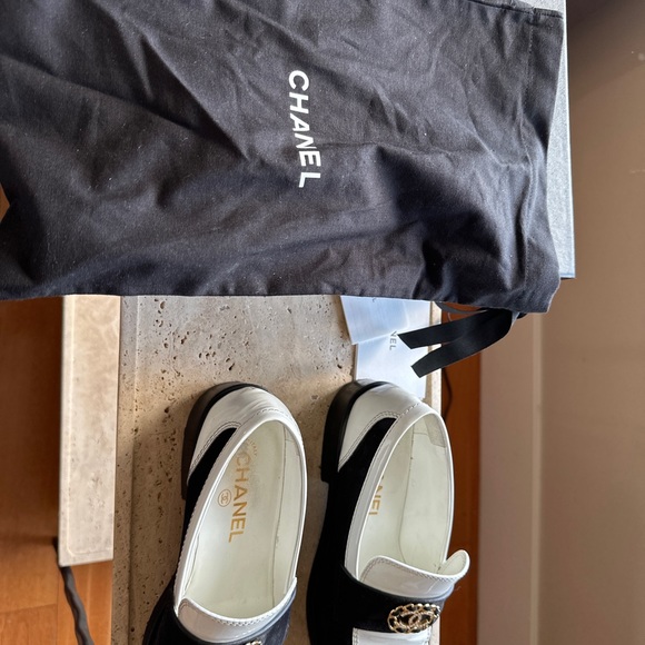 Chanel FW22-23 Patent/Suede Loafers IT37 - Worn Once with Box - Picture 9 of 11